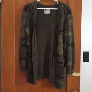 Camo cardigan. Billabong.